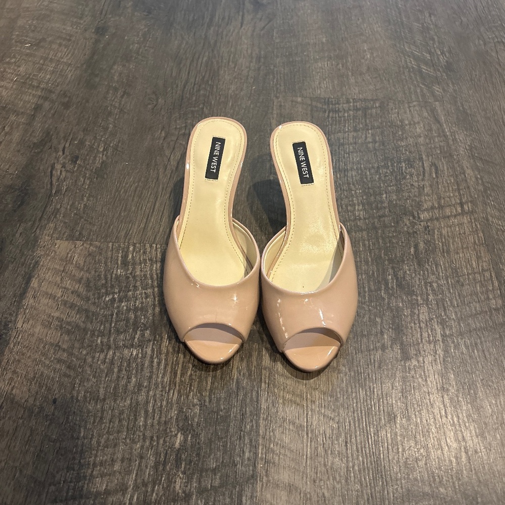 Nine West Nude Peep Toe Kitten Heels  Size 5.5